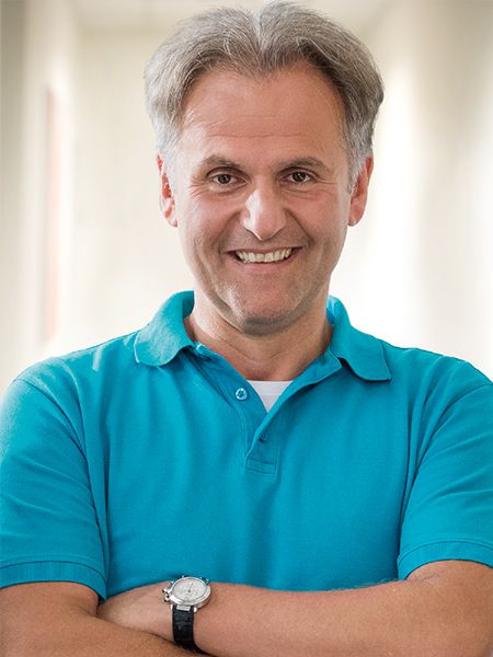 DR. RENÉ REINHOLD